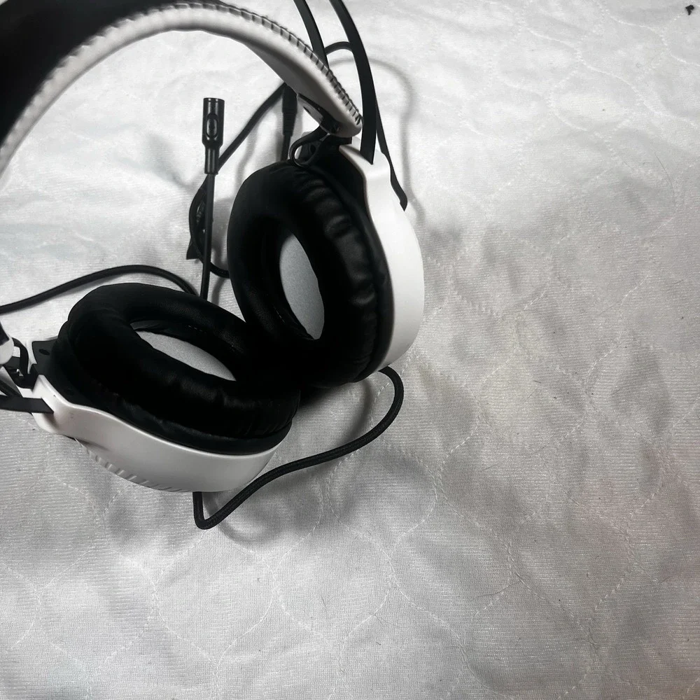 Bionik BNK Over Ear Gaming Headphones - White - TRRS 3.5mm Plug w/ Mic